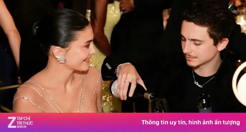 Váy bó sát táo bạo của Kylie Jenner ở Quả cầu Vàng 2026