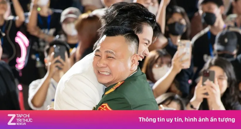 Khoảnh khắc Tự Long ôm chặt Trọng Hiếu gây chú ý