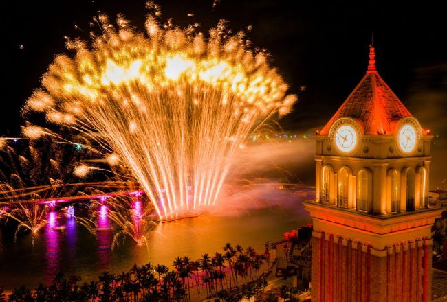 Du khách ngỡ ngàng: Phú Quốc là hòn đảo duy nhất thế giới có hai màn pháo hoa mỗi tối