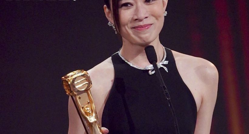 Xa Thi Mạn lần thứ 4 ẵm cúp thị hậu TVB với phim Nữ Hoàng Tin Tức 2