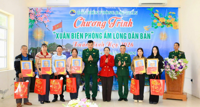 Xuân Biên phòng sưởi ấm lòng dân đảo tiền tiêu