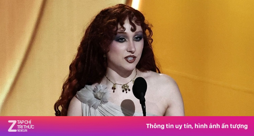 Sao nữ mặc như khỏa thân lên tiếng