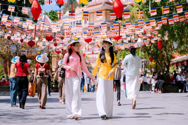Lễ hội Xuân Bà Đen bừng sắc ngày đầu năm mới