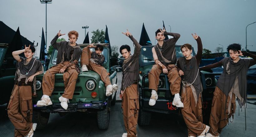 UPRIZE “một phát ăn ngay” với trực thăng, hát live tại Đấu Trường Sấm