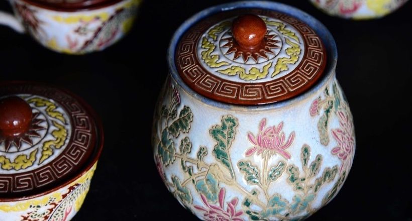 Hoa văn của đất: Nghệ thuật trang trí trên gốm truyền thống Việt