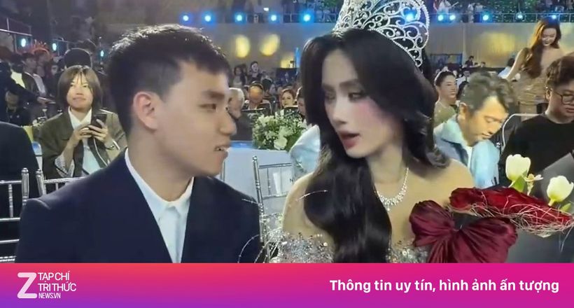 Hoa hậu Ý Nhi và bạn trai tình tứ