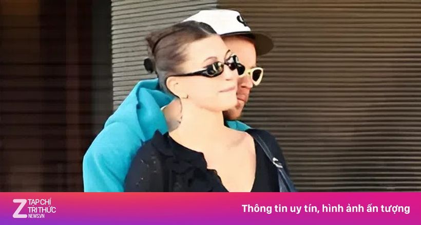 Justin Bieber quấn quít vợ không rời