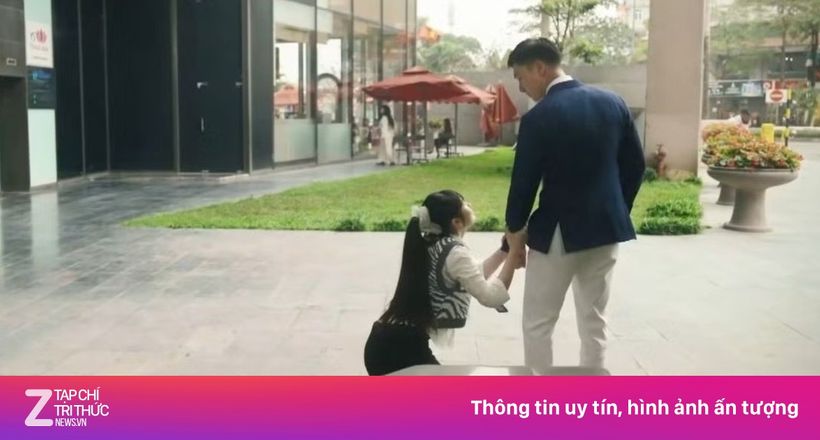 Cảnh quỳ lạy Mạnh Trường gây tranh luận