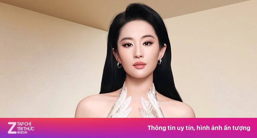 Lưu Diệc Phi mặc váy gợi cảm của NTK Việt