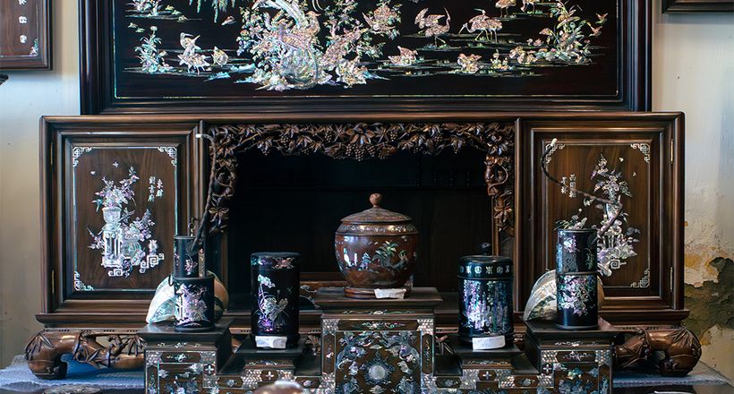 Làng nghề Khảm trai Chuyên Mỹ, nơi xà cừ giữ hộ thời gian, nghệ nhân múa dao trên gỗ