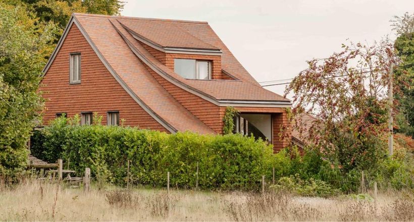 Clay Rise House: Ngói đỏ khắc họa bản sắc Sussex