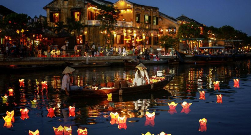 Hoa đăng – Vũ điệu ánh sáng trên mặt nước