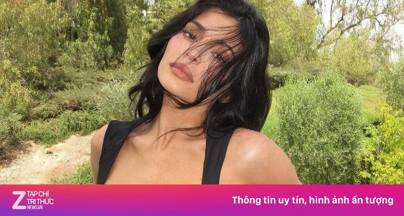 Kylie Jenner kể hoảng loạn khi mang thai ở tuổi 19