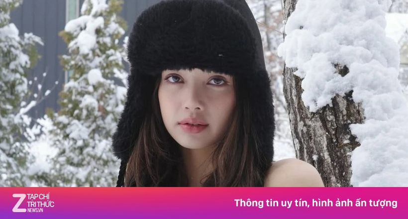 Lisa hát ca khúc cổ vũ World Cup 2026