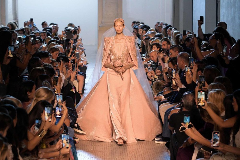 ELIE SAAB Couture Thu Đông 2023: Sự thanh lịch và duyên dáng