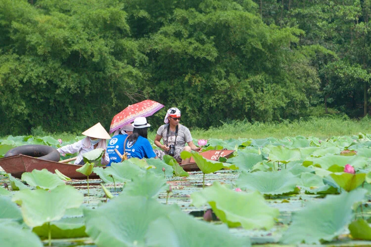 địa điểm du lịch gần Hà Nội trong 1 ngày: hồ quan sơn