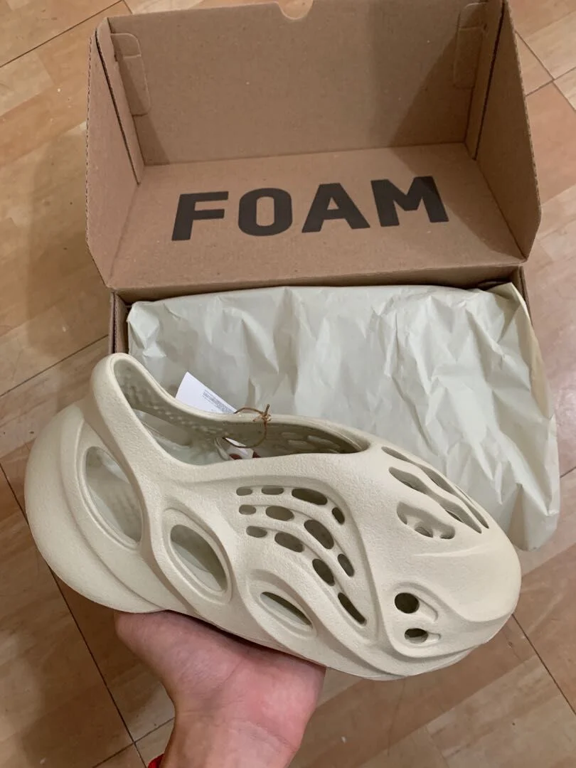 yeezyfoamrunnersand1616988714b821b57a-16209638555941051244483.jpg