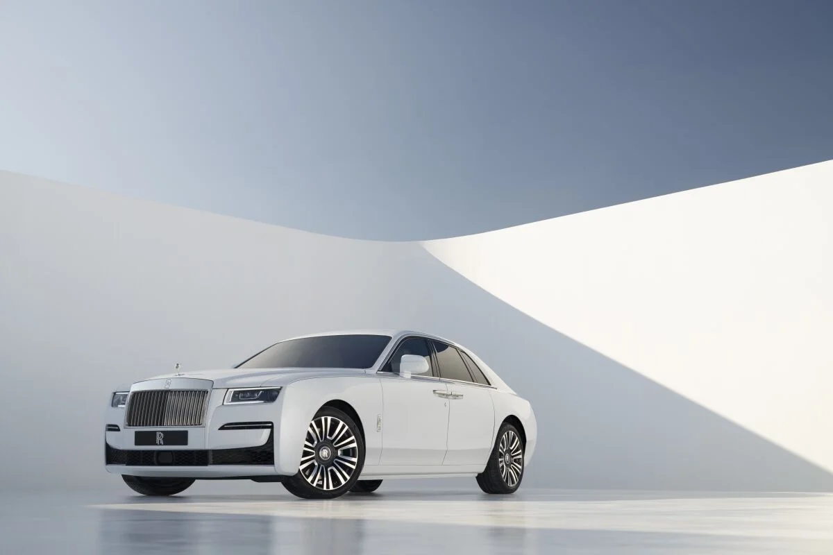 Chiêm ngưỡng hình ảnh Rolls- Royce New Ghost đi vòng quanh thế giới