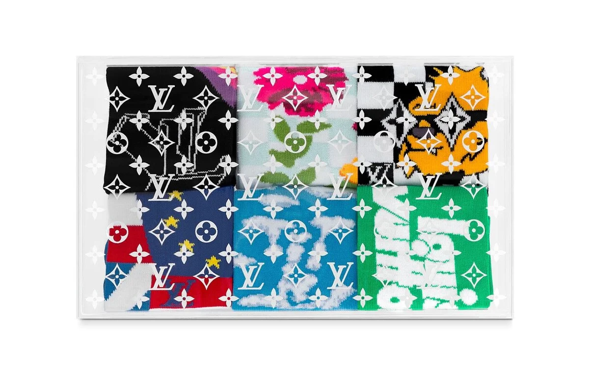 Louis Vuitton ra mắt bộ tất "LV Archives" có giá … 45 triệu VNĐ