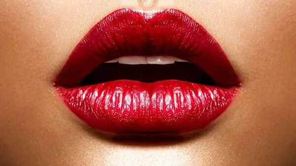 Son đỏ - Bí quyết đơn giản tạo sự quyến rũ cho quý cô mùa lễ hội