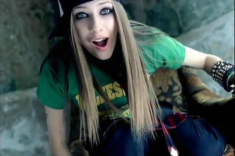 Avril Lavigne có kế hoạch đưa bản hit “Sk8er Boi” trở thành một bộ phim
