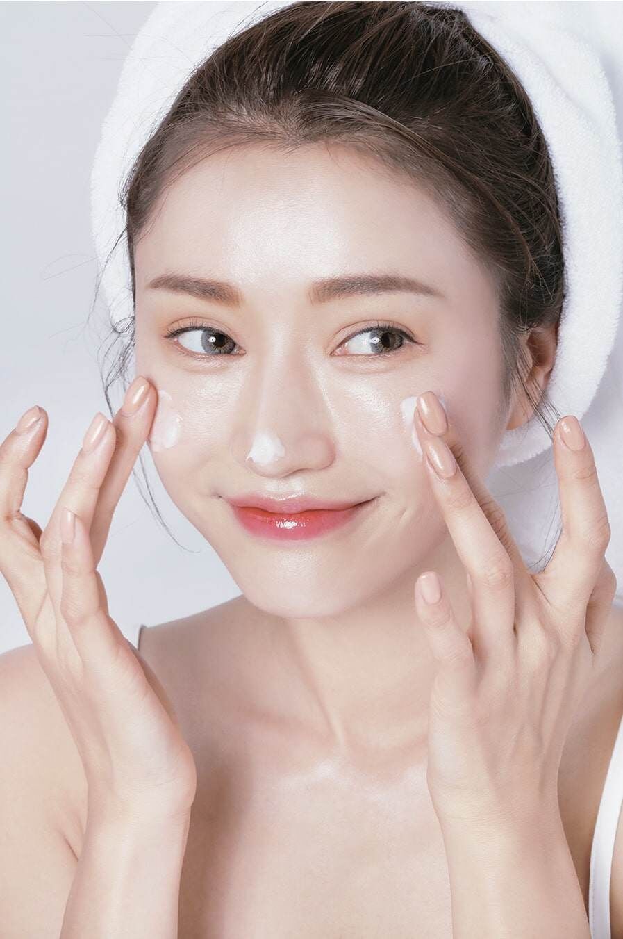 Giúp nàng sở hữu làn da khô thoáng, láng mịn với những bí quyết chăm sóc da dầu mùa hè - 1
