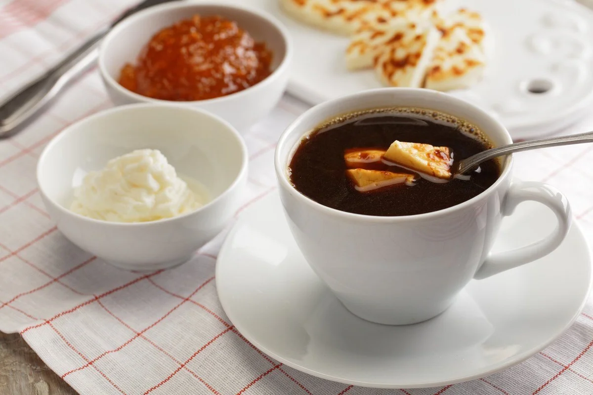 Kaffeost là sự kết hợp giữa phô mai nướng phần lan và cà phê nguyên chất.