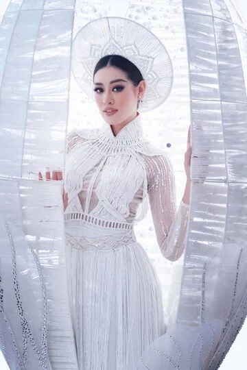 Trang phục Kén Em của Khánh Vân