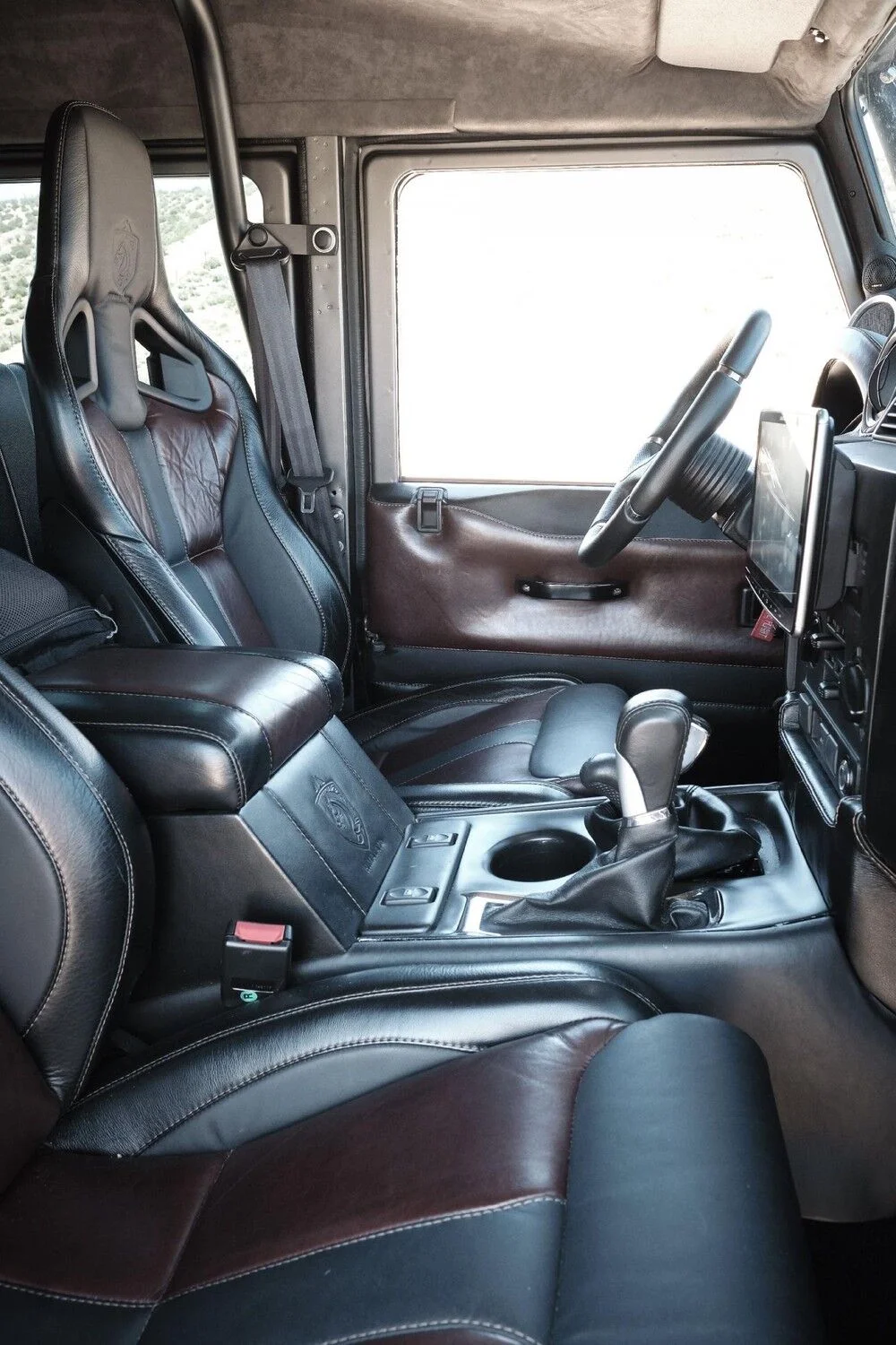 siêu xe Himalaya Defender tùy chỉnh & máy bay Turboprop Kodiak-3