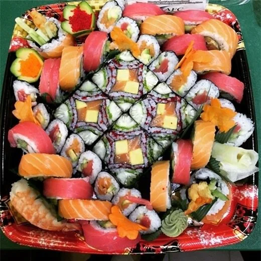 Những hộp sushi hấp dẫn như thế này thì ai mà cầm lòng cho được chứ!