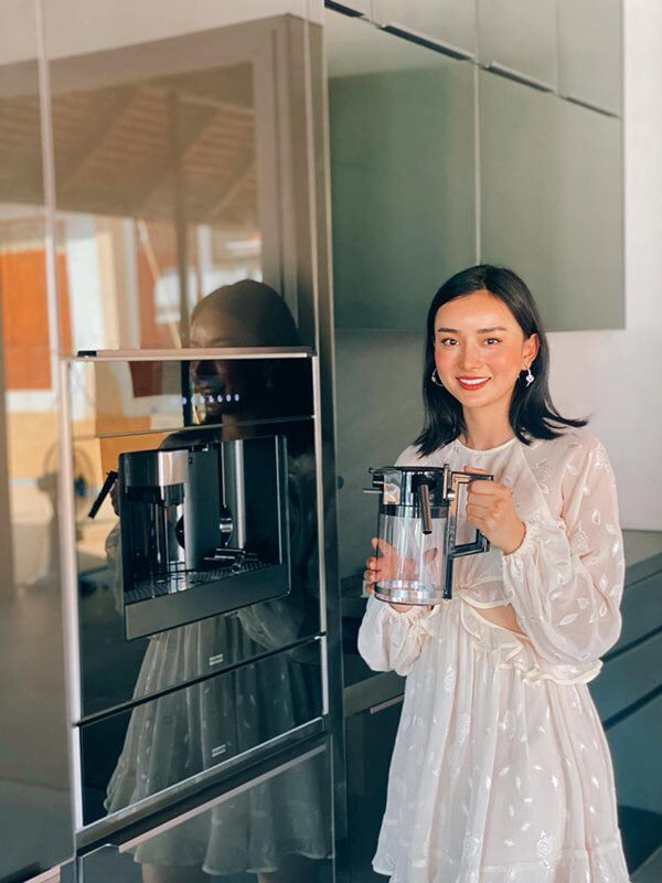 Căn bếp toát ra mùi tiền của Angela Chu