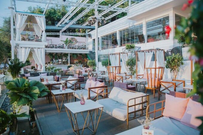 Gazebo Beach Front Lounge & Café