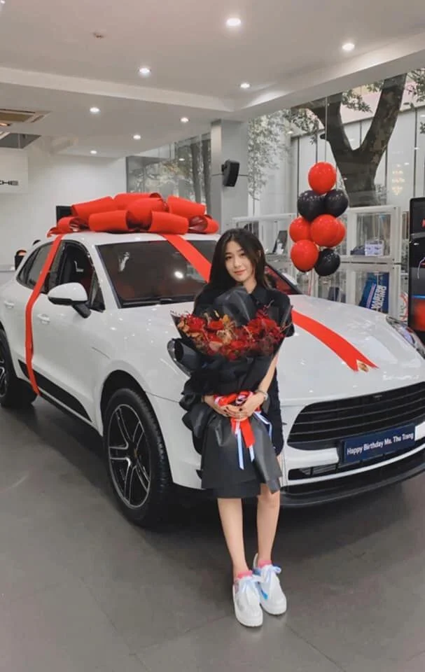 Trang Lou chốt Porsche trên dưới 4 tỷ mừng sinh nhật, bổ sung vào BST xe sang ai nhìn cũng thèm - Ảnh 2.