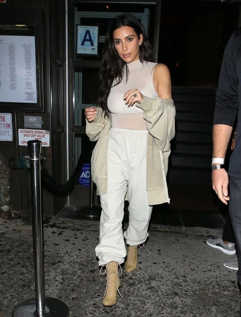 Ghim ngay mẹo mix & match quần jogger “chất như nước cất” từ chị em nhà Kardashian-6