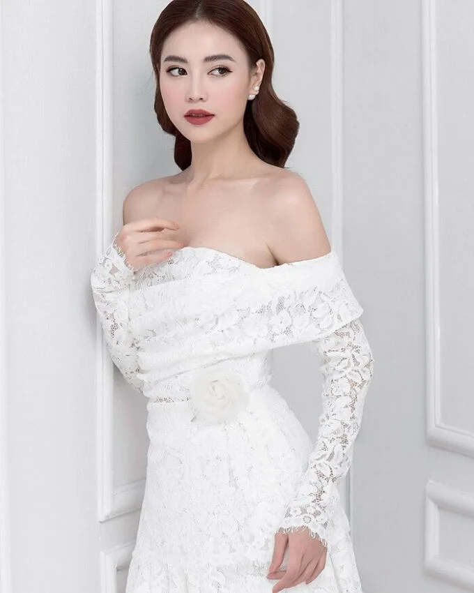 Lan Ngọc cực quyến rũ với corset ren-8