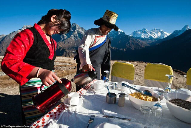 15 phút ăn sáng trên đỉnh Everest với giá 5000 USD/người