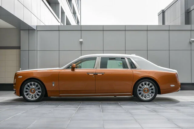 Rolls-Royce Phantom VIII Privacy Suite