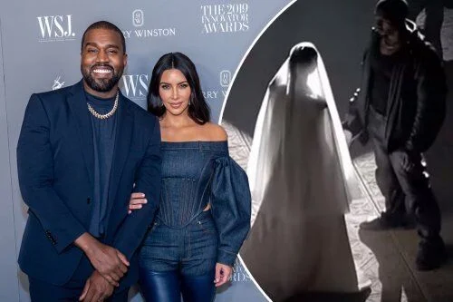 Kim diện Balenciaga Couture Thu Đông 2021 trong show của chồng cũ