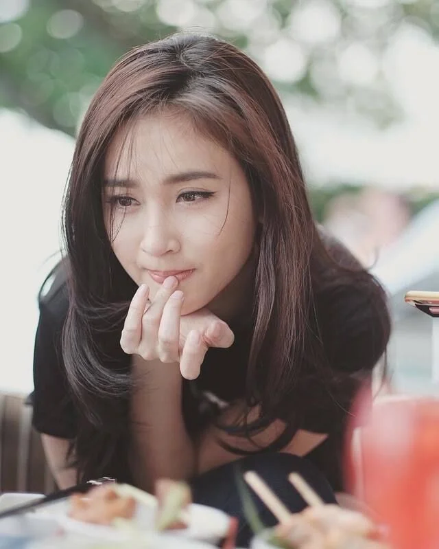 Làm thế nào để son lên môi chuẩn màu?
