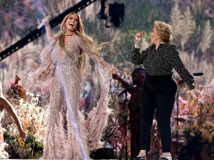 Những bộ cánh thời trang hút mắt của Jennifer Lopez-2