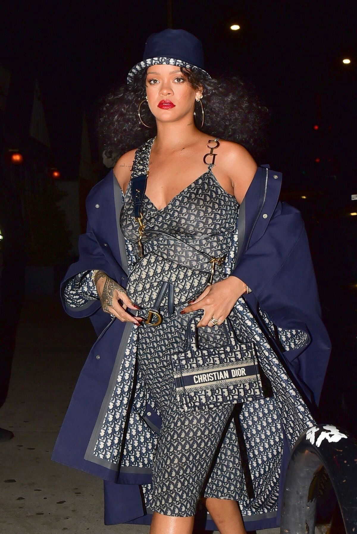 Rihanna và sở thích sưu tầm mũ bucket-6
