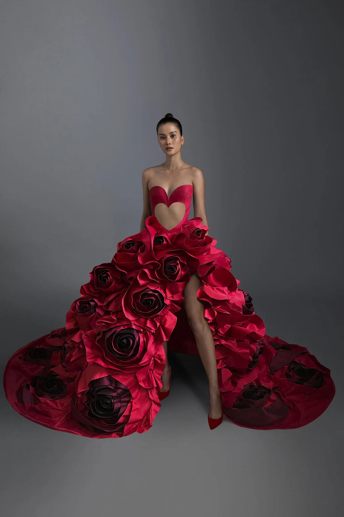 BST mới của NTK Trần Hùng gây ấn tượng tại London Fashion Week-7