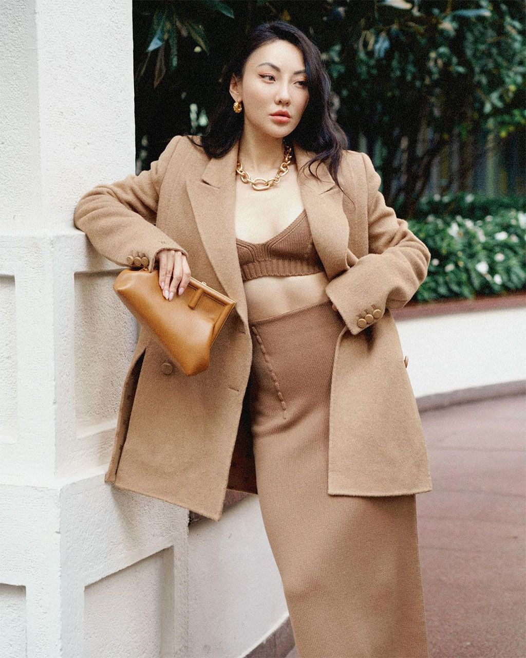 Các ngôi sao đã phối đồ với chiếc túi Fendi First như thế nào?-4