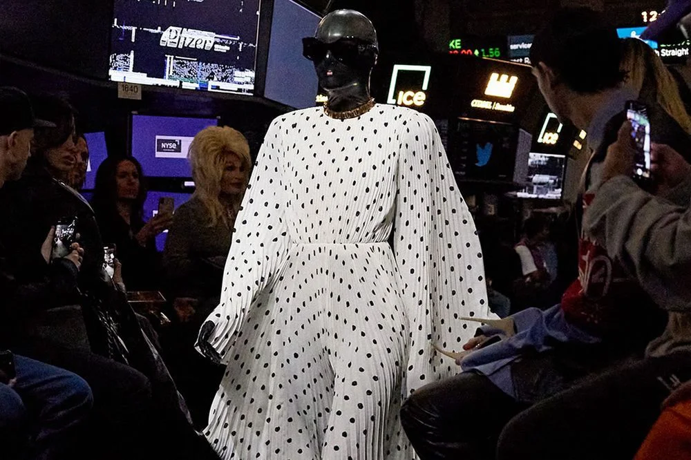 Balenciaga rời khỏi Twitter