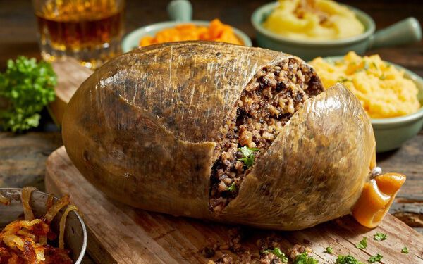 Khám phá món dồi Haggis ở Scotland độc đáo từ hình dáng đến hương vị