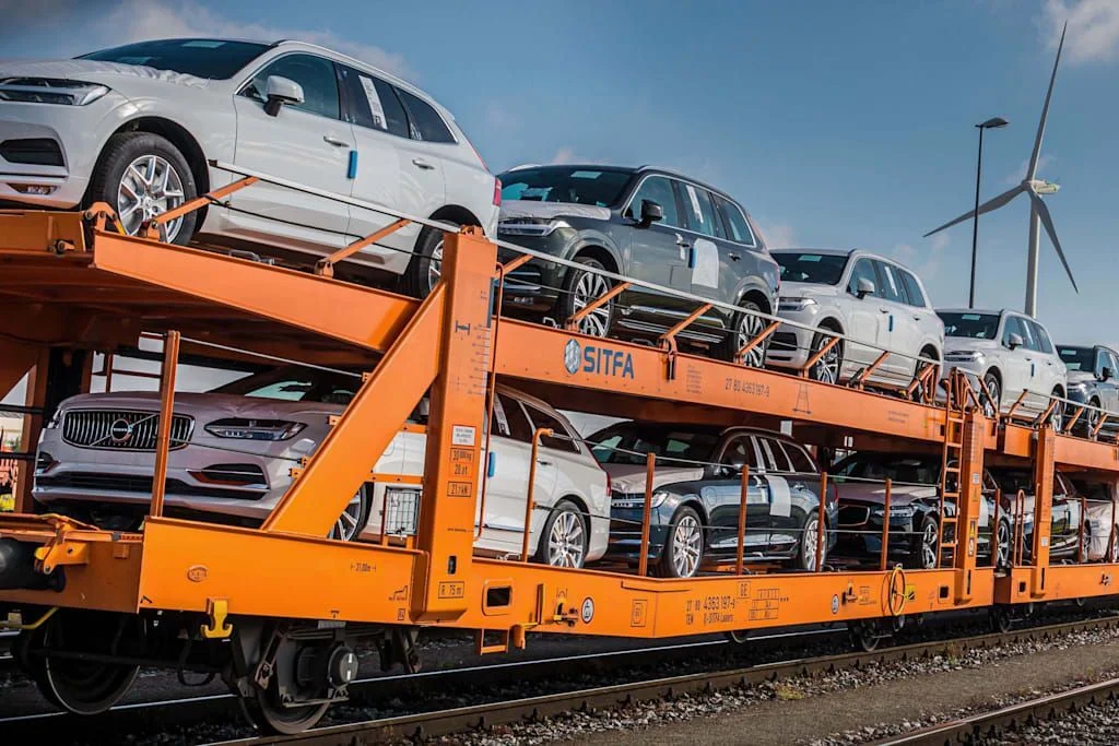 Jaguar Land Rover và BMW  tuyên bố tạm ngừng giao hàng cho thị trường Nga