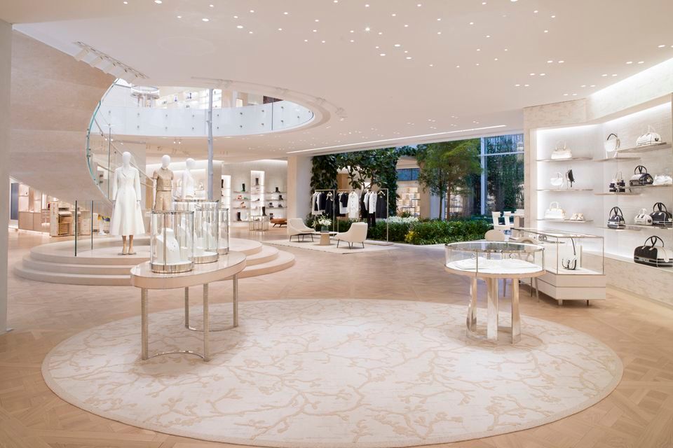 Dior 30 Montaigne Paris