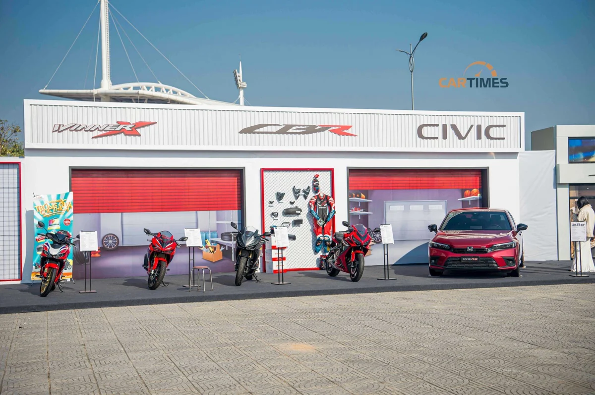 Khu vực trưng bày xe tại Honda Thankday
