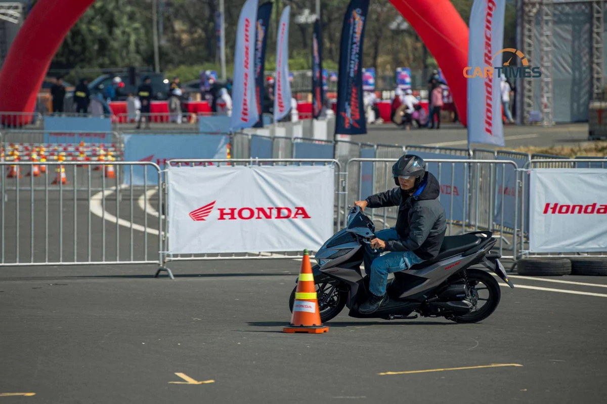 Gymkhana là bộ môn dành cho những tay lái khéo léo