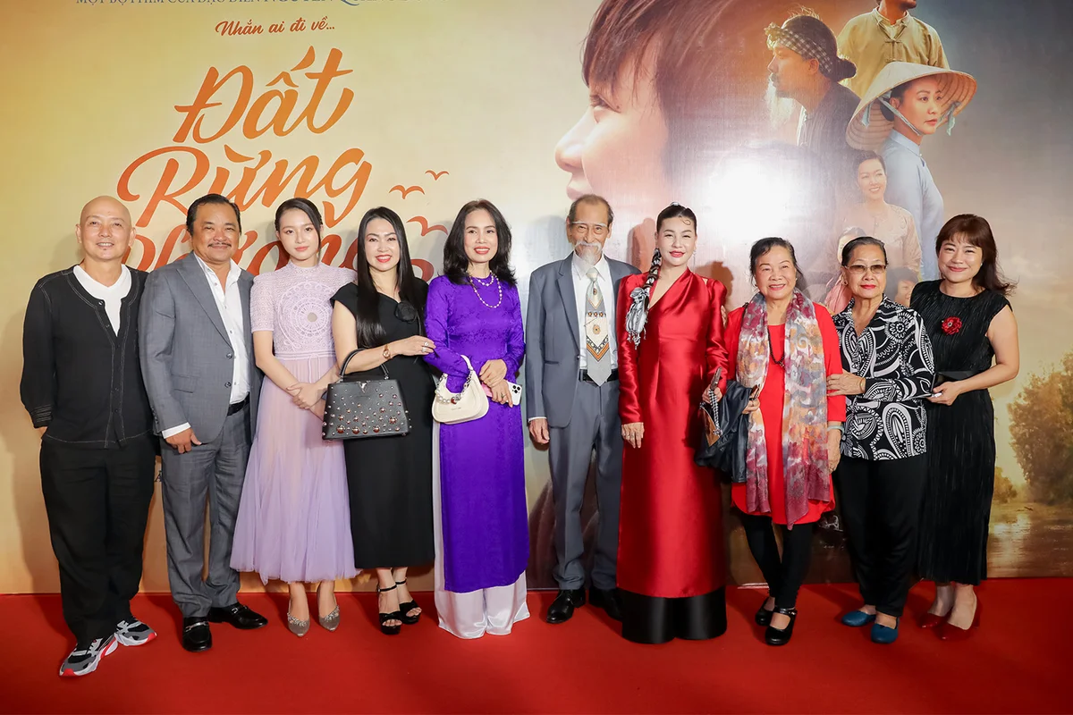 Harper's Bazaar_Hai thế hệ diễn viên hội ngộ tại premiere Đất Rừng Phương Nam_06
